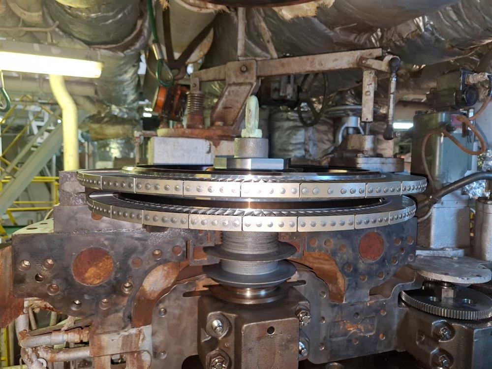 Shinko cargo oil pump turbine rotor, blades and labyrinth seals during overhaul – Mescomar